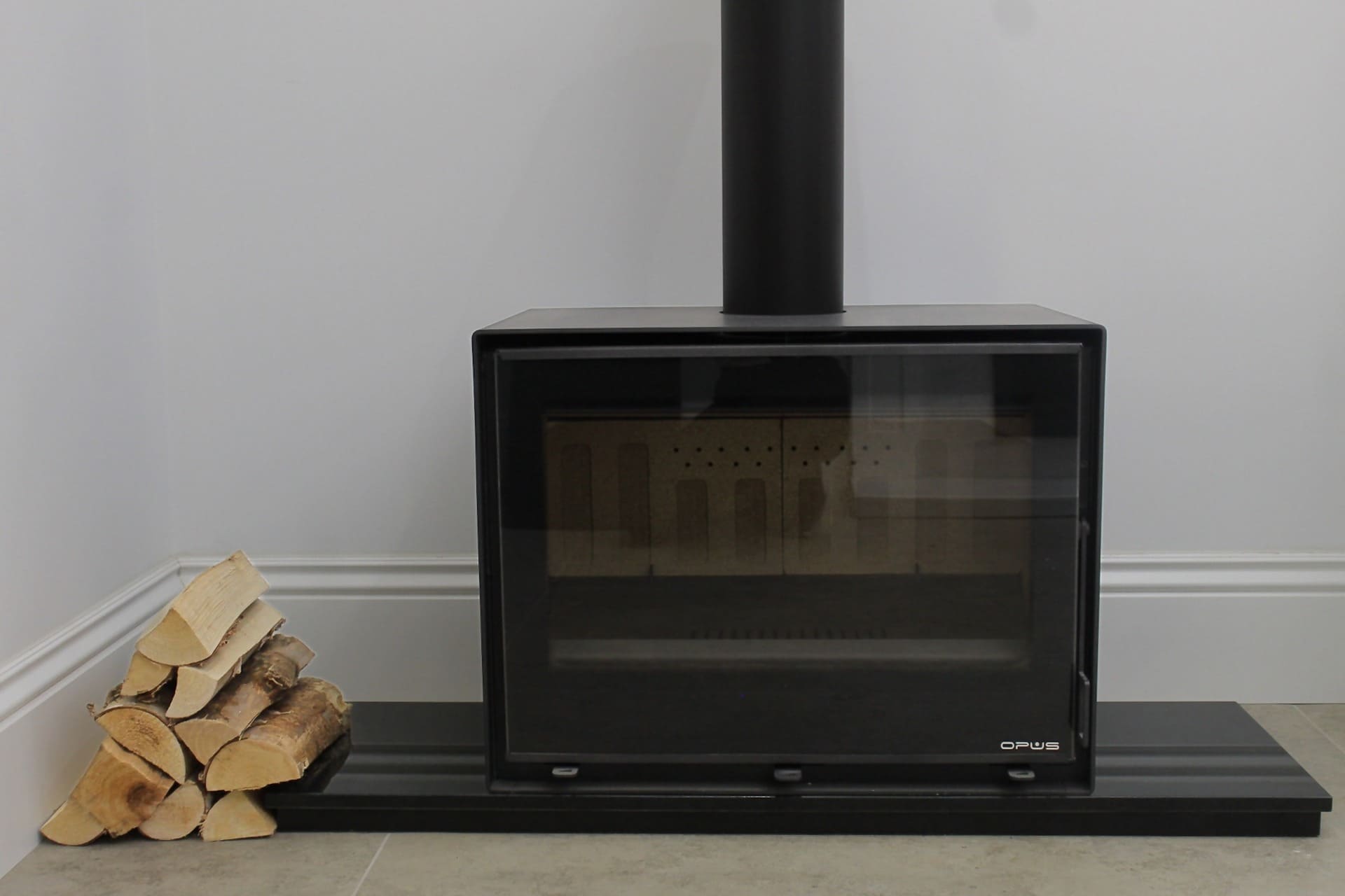 The Secret to Lower Energy Bills: Why More UK Homes Are Turning to Woodburners